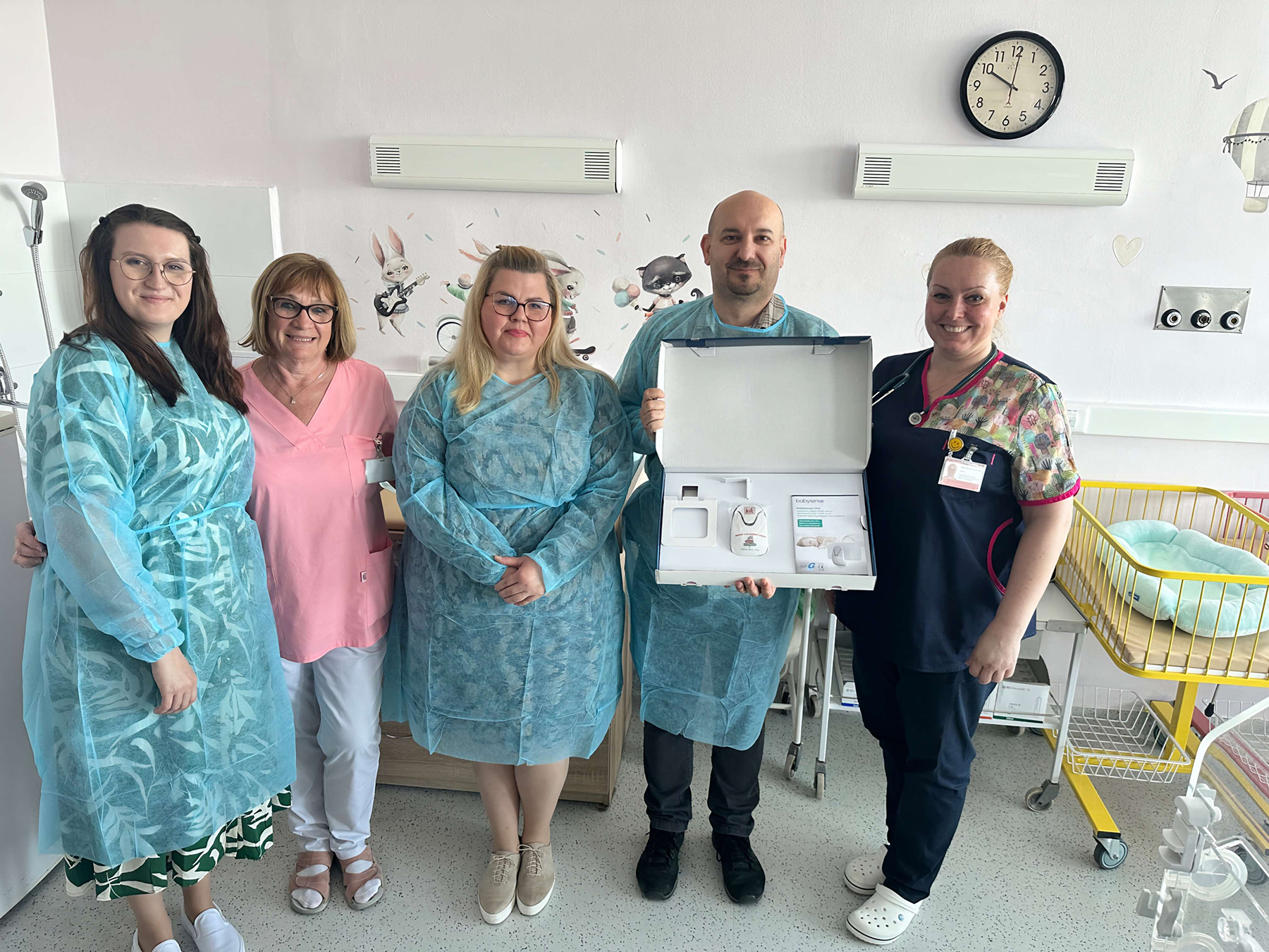 Novorodenecké oddelenie - Nemocnice Ružinov dostalo pre najmenších pacientov nové monitory dychu.